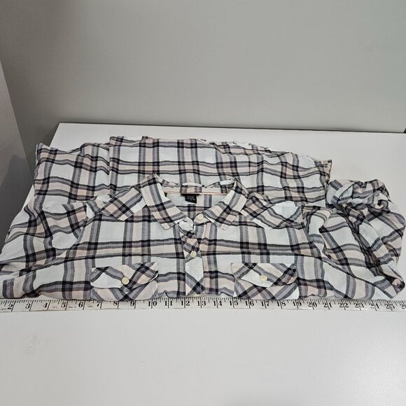 Torrid Shirt Womens 2X Button Up White Gray Pink Plaid Roll Tab Sleeves - Picture 10 of 11